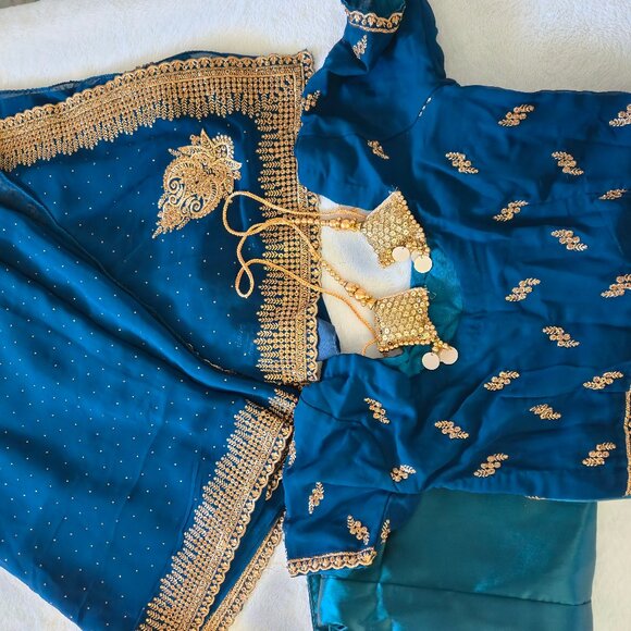 Dark blue georgette saree NEGOTIABLE - Picture 5 of 10